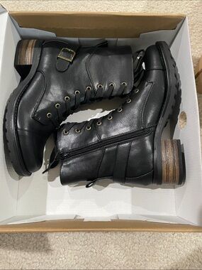 NWT Indigo Road Black Lace-Up Zipper Combat Boots - Sleek Black.